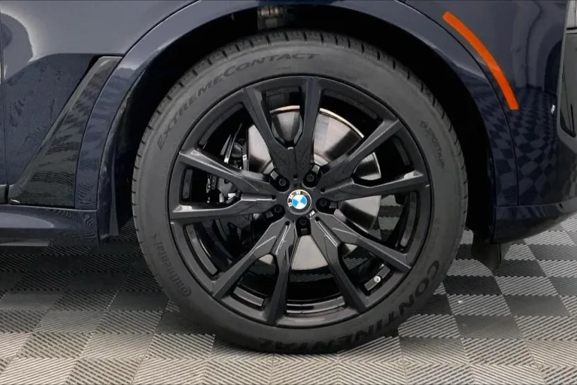 2025 Bmw X7 M60i photo 1