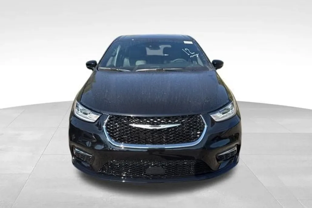 2026 Chrysler Pacifica photo 1