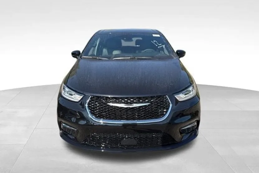 2026 Chrysler Pacifica photo 1