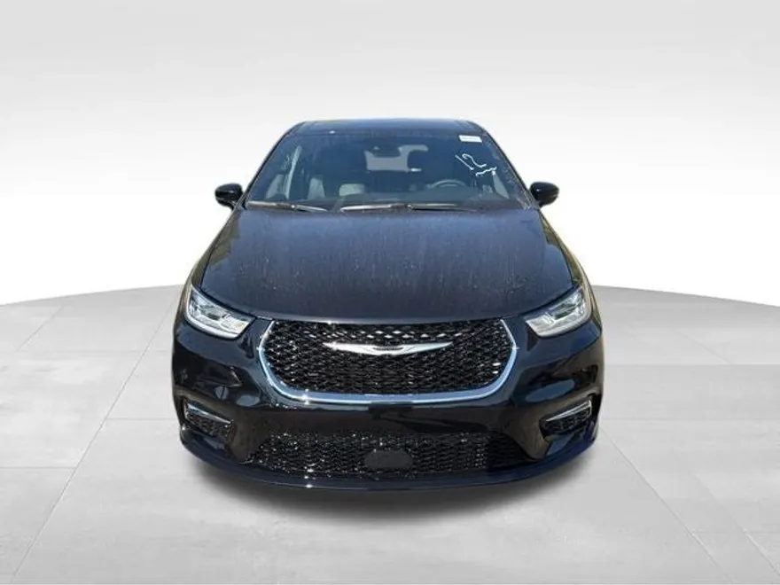 2026 Chrysler Pacifica photo 1