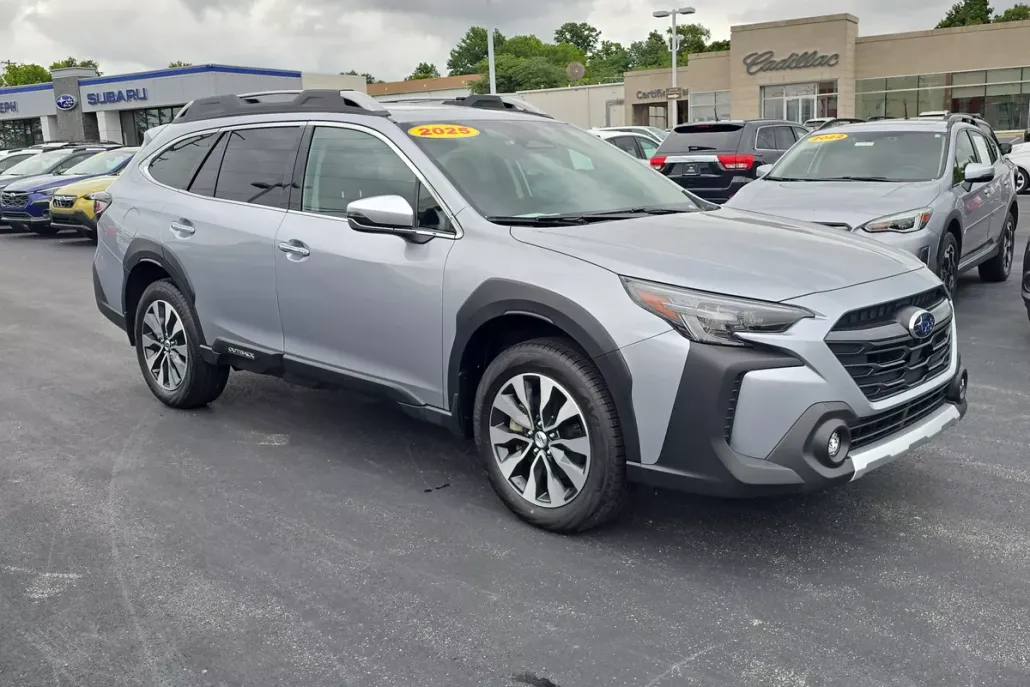 2025 Subaru Outback Touring photo 1