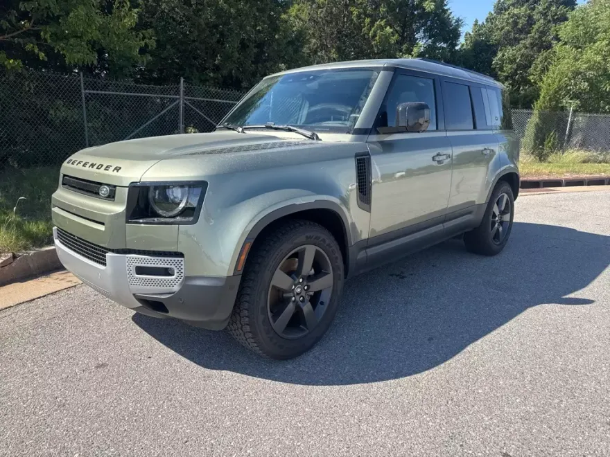 2024 Land Rover Defender 110 S photo 1