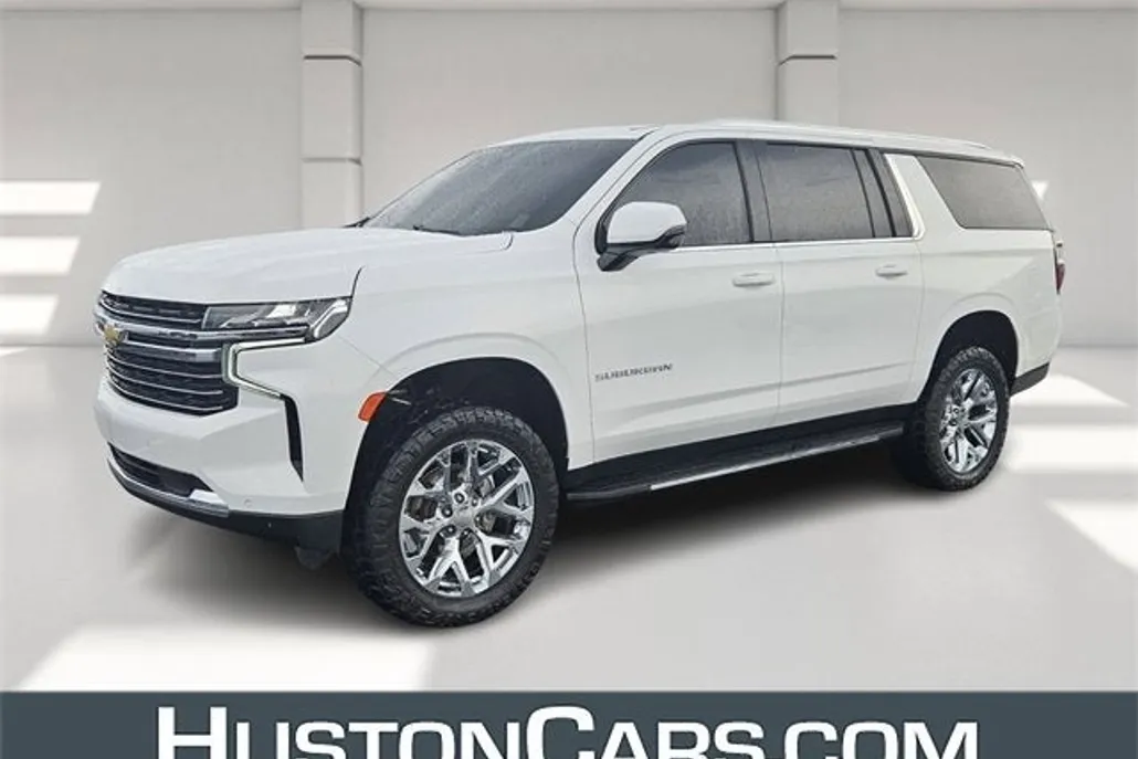 2022 Chevrolet Suburban LT photo 1