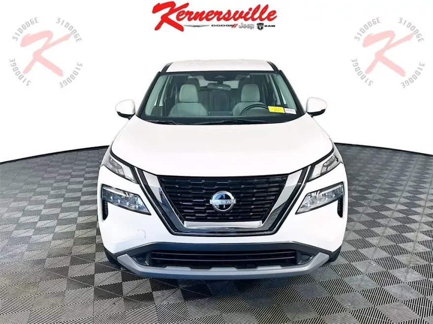 2023 Nissan Rogue SV photo 1