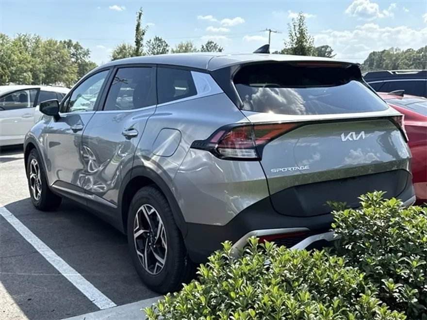 2024 Kia Sportage LX photo 1