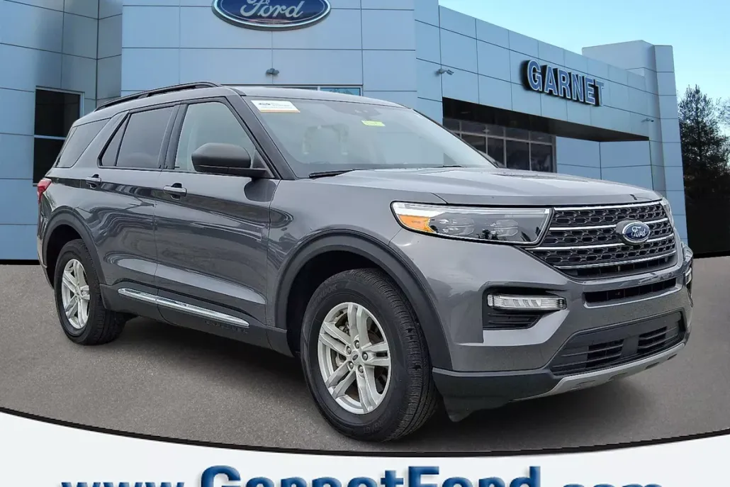 2023 Ford Explorer XLT photo 1