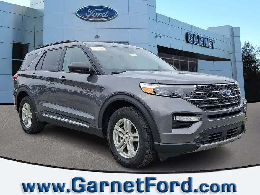 2023 Ford Explorer XLT photo 1