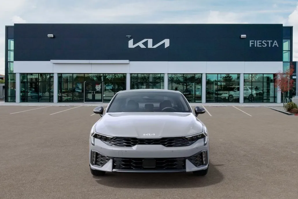 2025 Kia K5 GT-Line photo 1