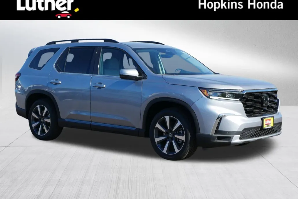 2025 Honda Pilot Touring photo 1