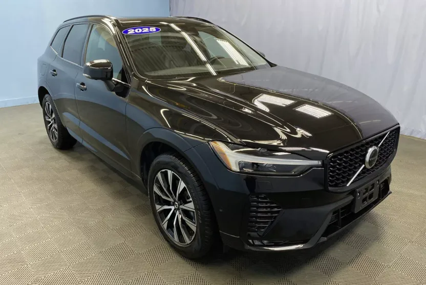2025 Volvo XC60 Plus photo 1