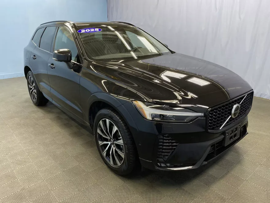2025 Volvo XC60 Plus photo 1