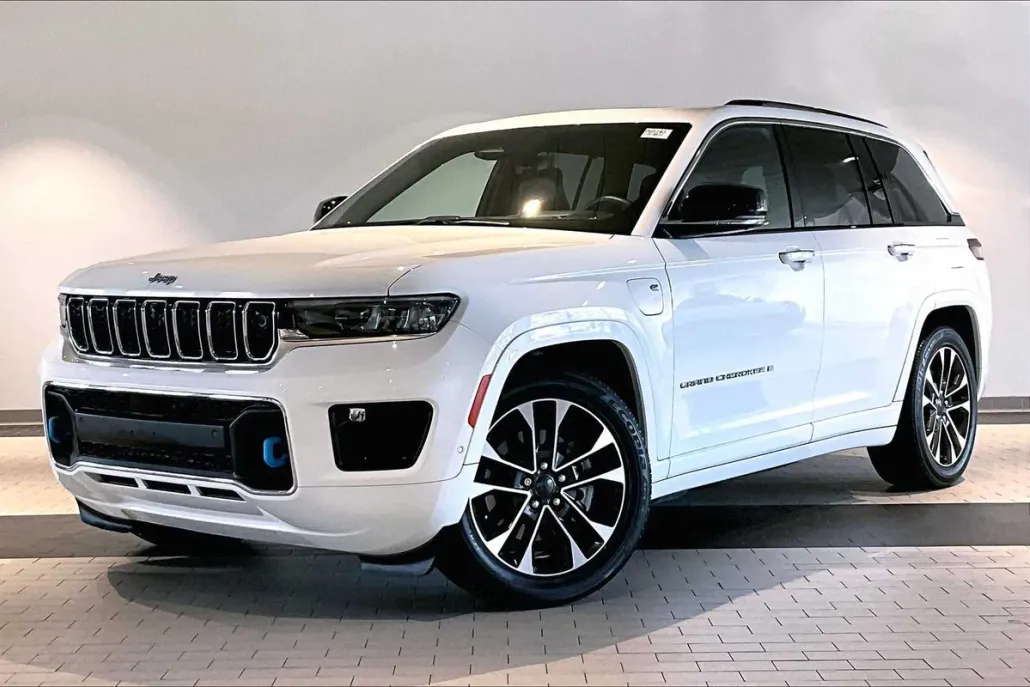 2023 Jeep Cherokee Overland 4xe photo 1