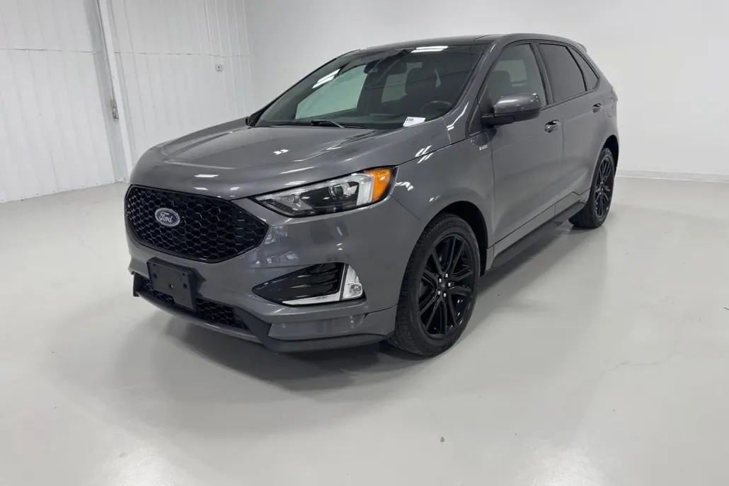 2021 Ford Edge SEL photo 1