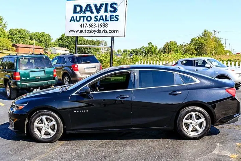 2018 Chevrolet Malibu LS photo 1