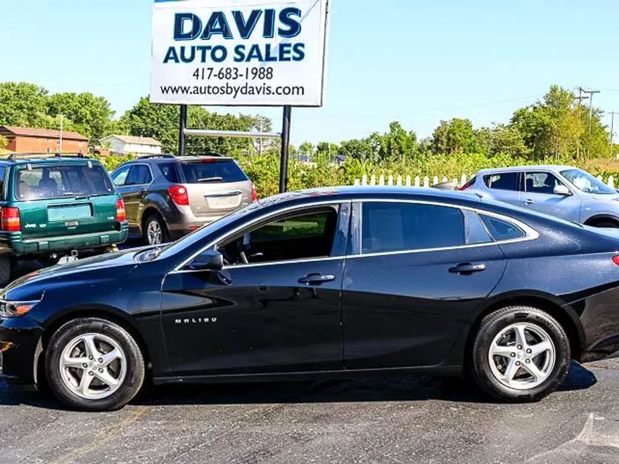 2018 Chevrolet Malibu LS photo 1