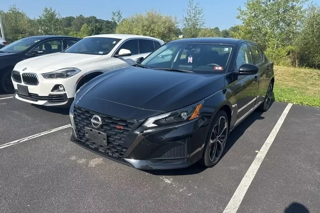 2023 Nissan Altima 2.5 SR photo 1