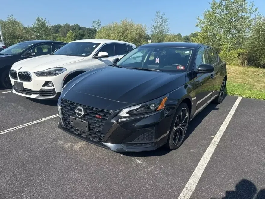 2023 Nissan Altima 2.5 SR photo 1