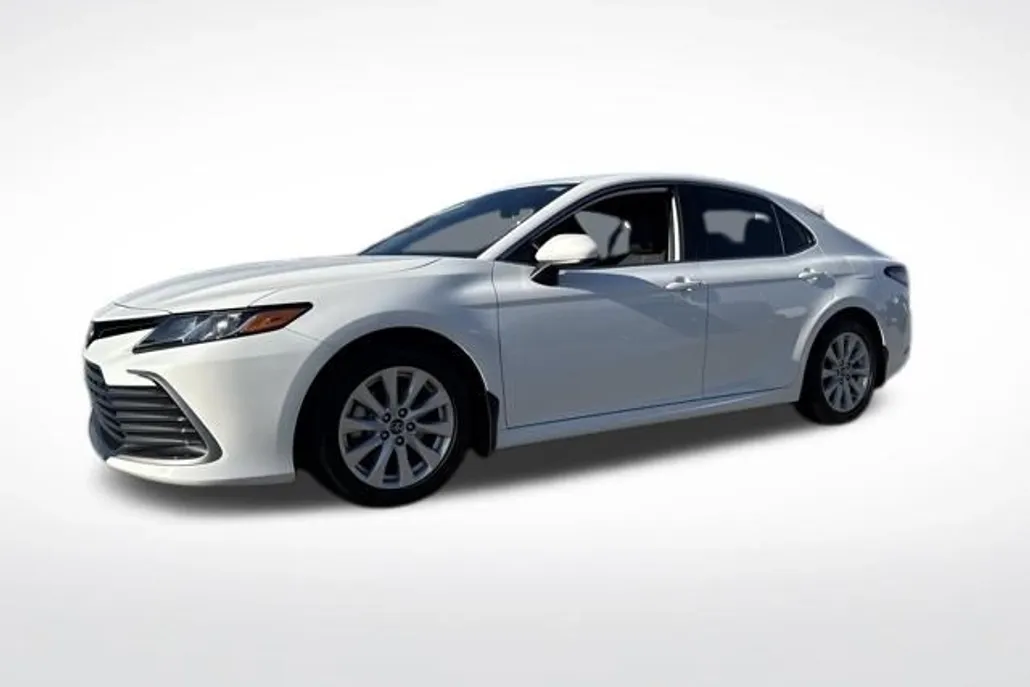 2023 Toyota Camry Hybrid LE photo 1