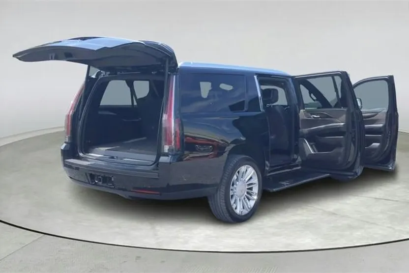 2016 Cadillac Escalade ESV Platinum photo 1
