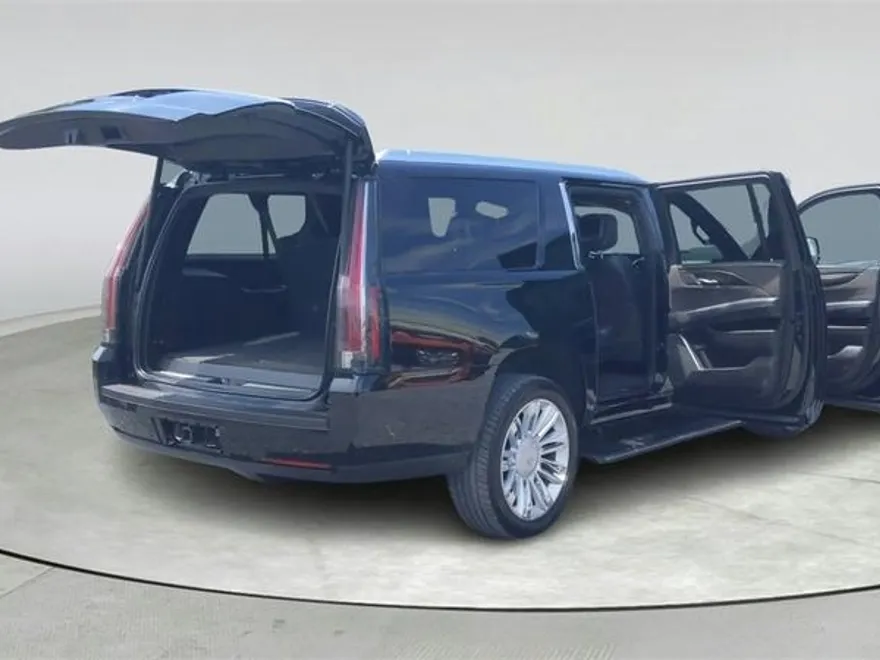2016 Cadillac Escalade ESV Platinum photo 1