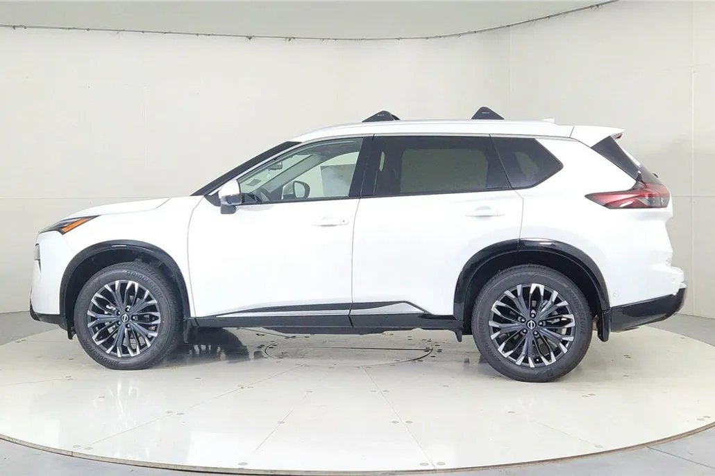 2026 Nissan Rogue Platinum photo 1