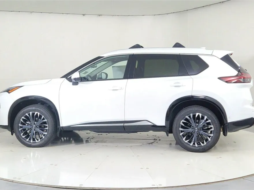2026 Nissan Rogue Platinum photo 1