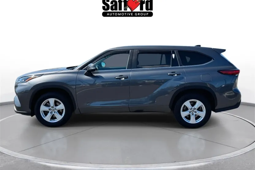 2023 Toyota Highlander Hybrid LE photo 1