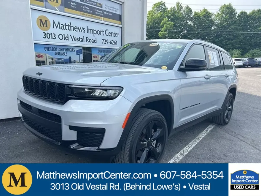 2022 Jeep Grand Cherokee Laredo photo 1