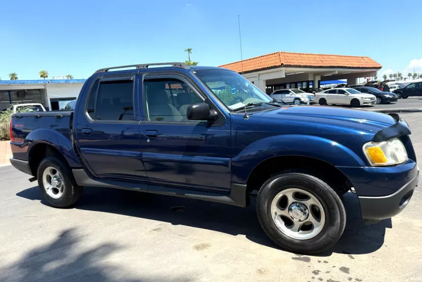2005 Ford Explorer Sport Trac XLT photo 1