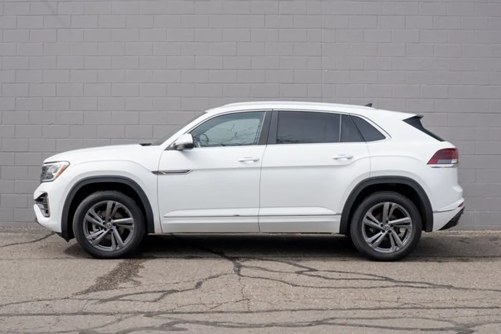 2024 Volkswagen Atlas Cross Sport SEL R-Line photo 1