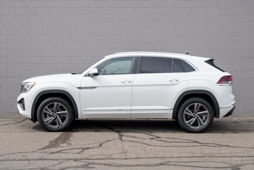 2024 Volkswagen Atlas Cross Sport SEL R-Line photo 1