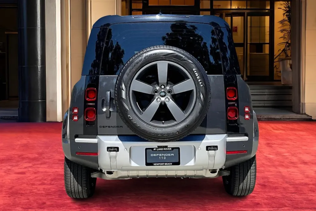 2025 Land Rover Defender 110 S photo 1