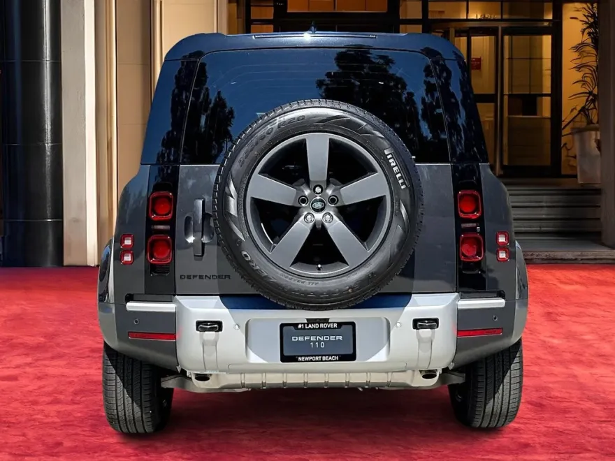 2025 Land Rover Defender 110 S photo 1