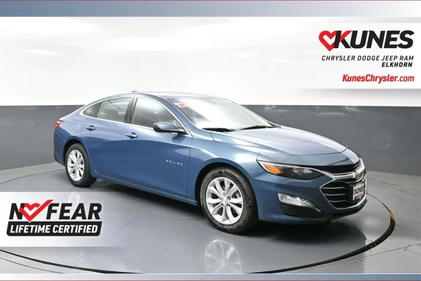 2024 Chevrolet Malibu 1LT photo 1