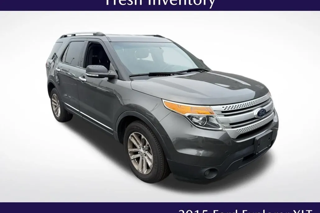 2015 Ford Explorer XLT photo 1