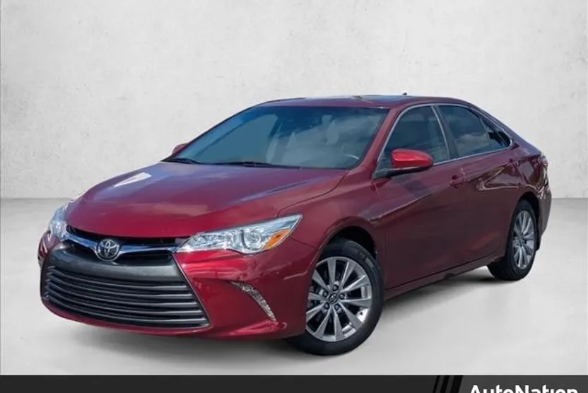2017 Toyota Camry XLE photo 1