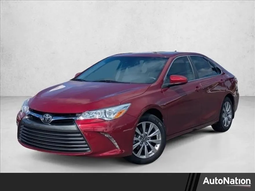 2017 Toyota Camry XLE photo 1