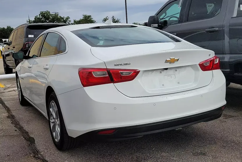 2024 Chevrolet Malibu 1LT photo 1