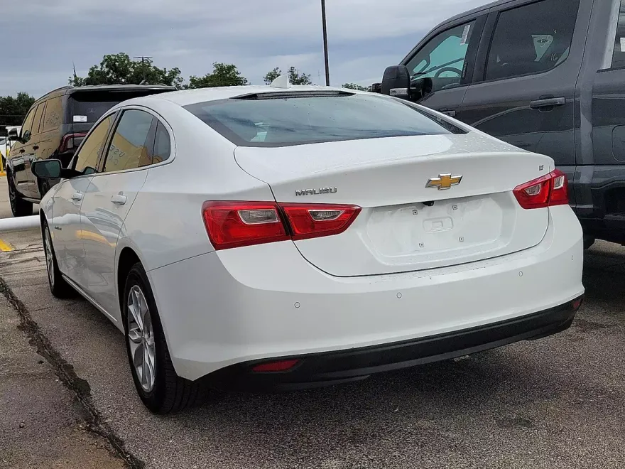 2024 Chevrolet Malibu 1LT photo 1