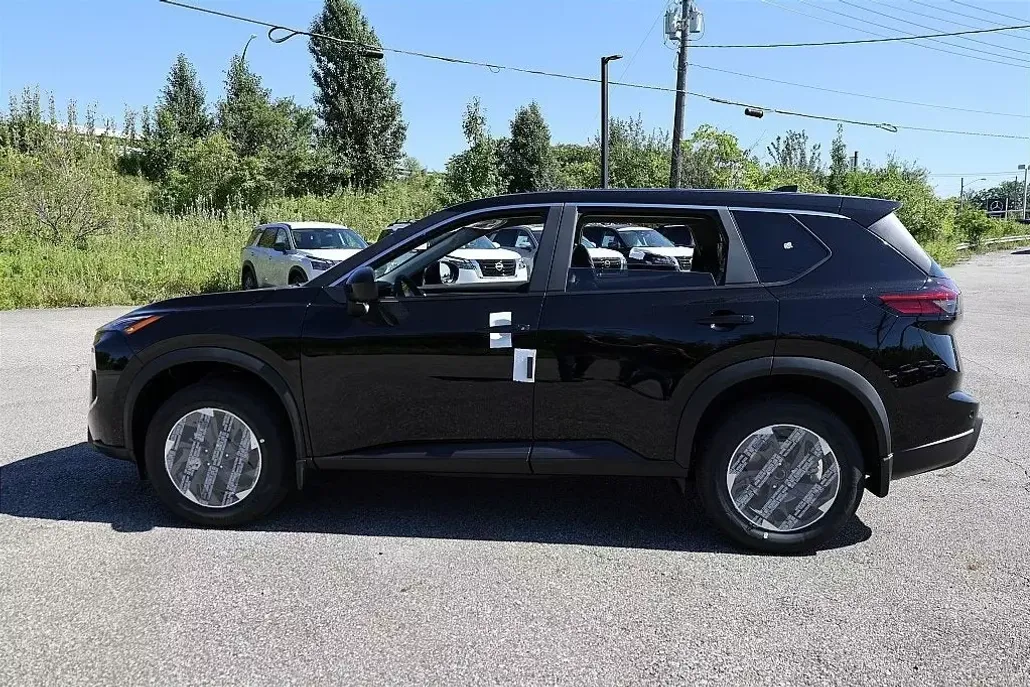 2026 Nissan Rogue SV photo 1