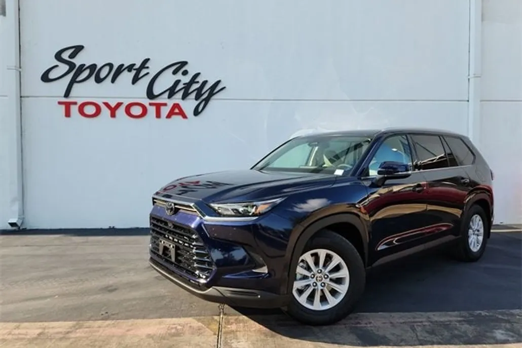 2025 Toyota Grand Highlander XLE photo 1