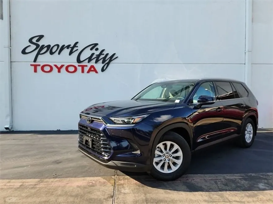 2025 Toyota Grand Highlander XLE photo 1