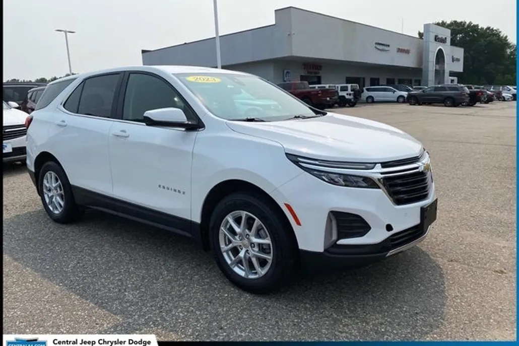 2023 Chevrolet Equinox LT photo 1