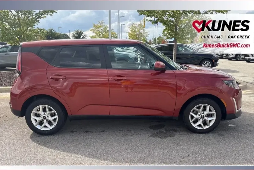 2024 Kia Soul LX photo 1