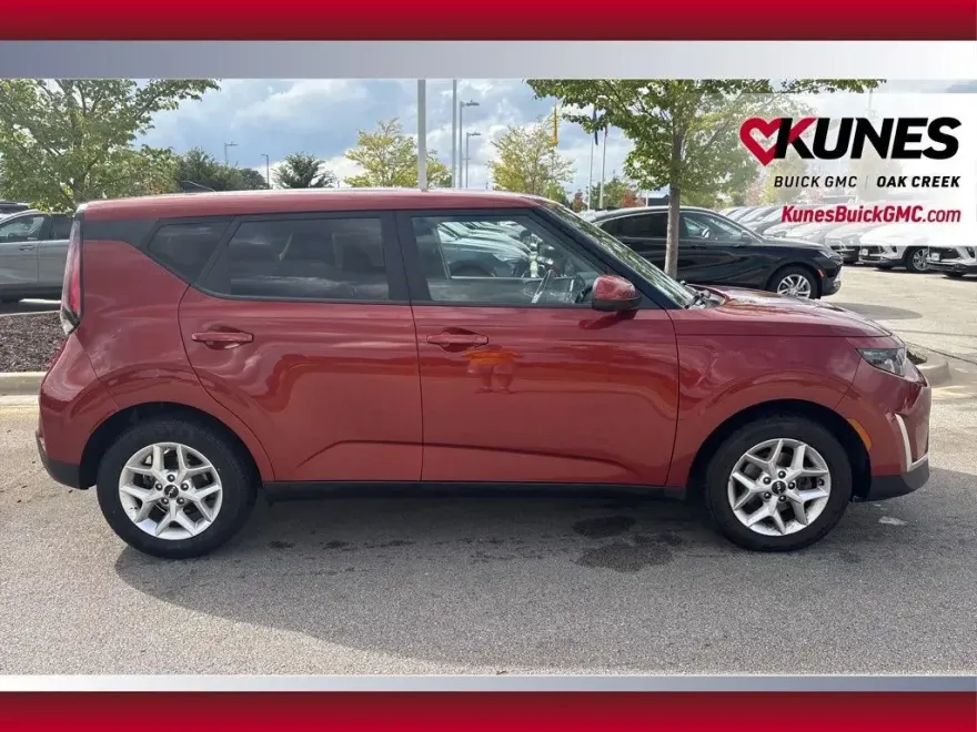 2024 Kia Soul LX photo 1