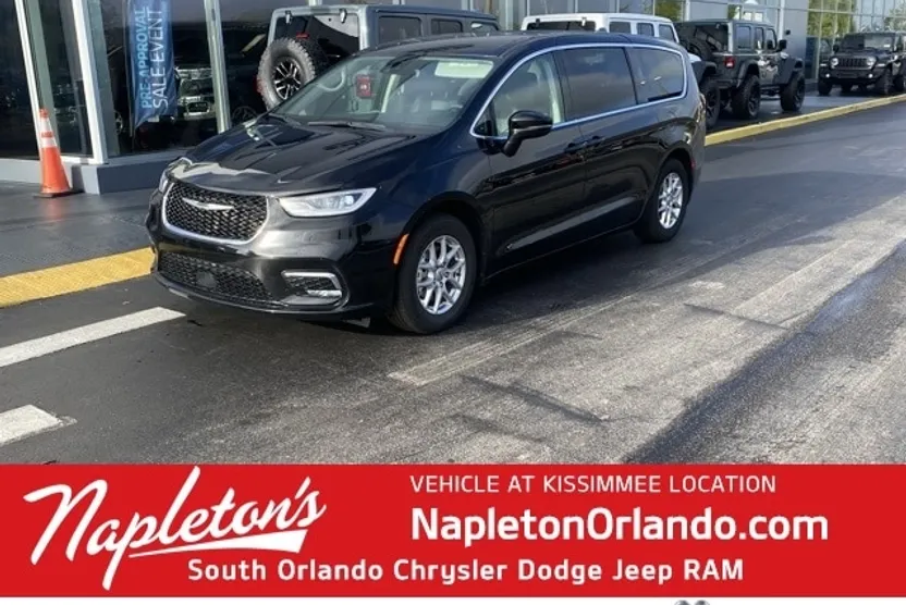 2024 Chrysler Pacifica Touring L photo 1