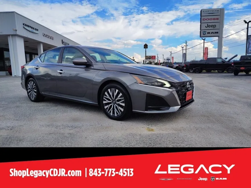 2023 Nissan Altima 2.5 SV photo 1