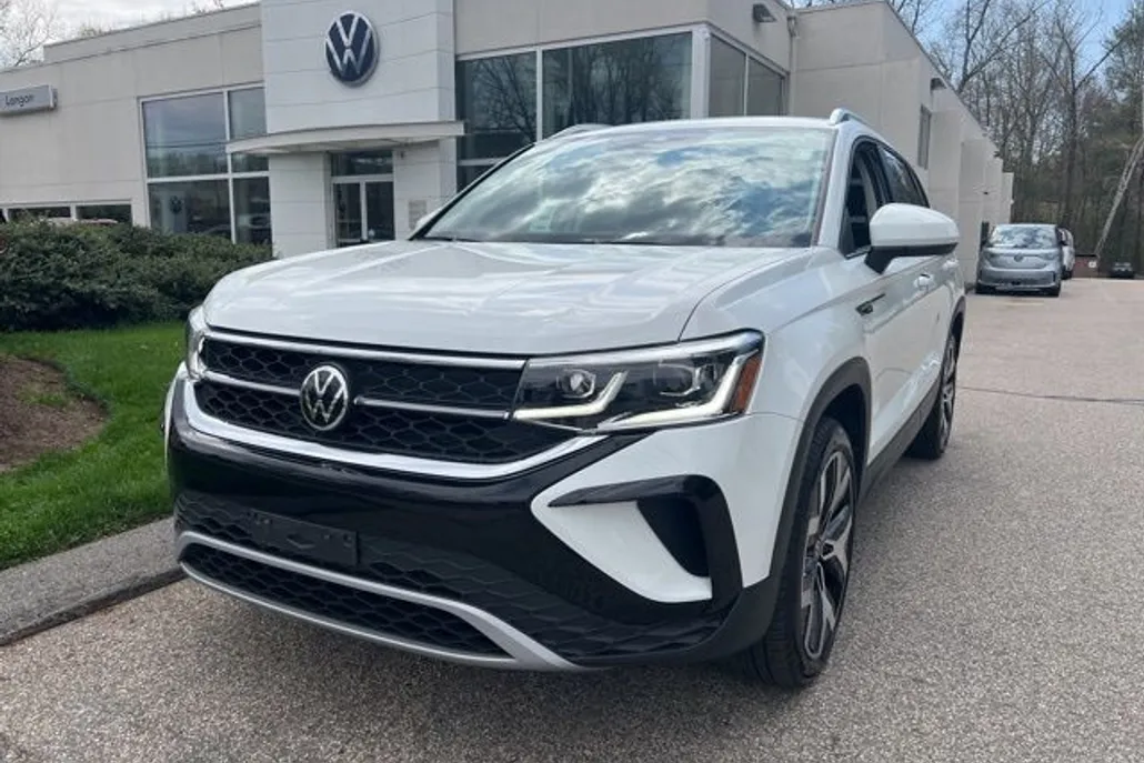 2022 Volkswagen Taos SEL photo 1