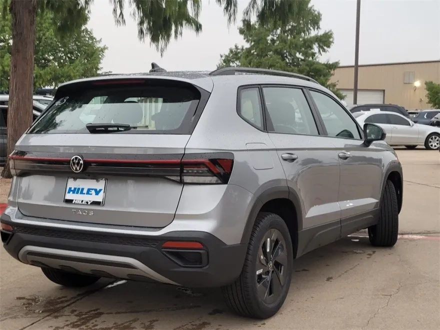 2025 Volkswagen Taos S photo 1