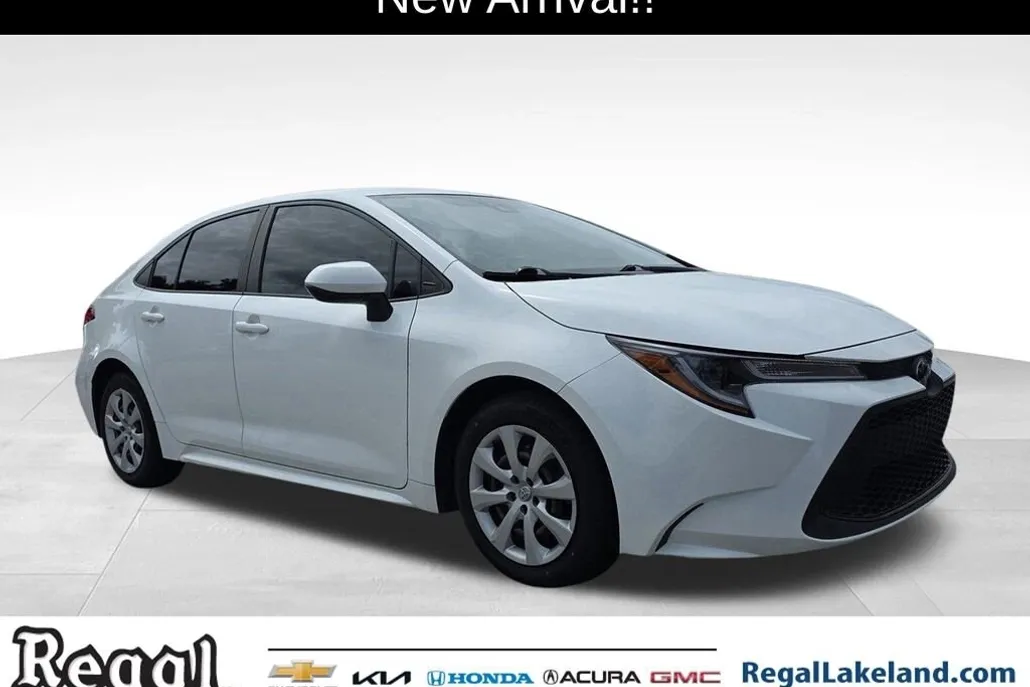 2022 Toyota Corolla LE photo 1
